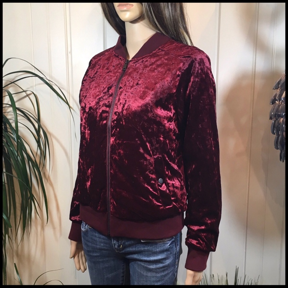 Velvet Bomber - Picture 4 of 8